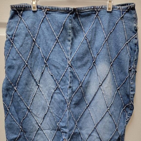 The Blue Denim Skirt 20 - Picture 3 of 4